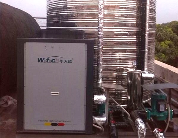 推動(dòng)學(xué)校綠色髮(fa)展(zhan)，空氣(qi)能(néng)熱水供應係(xi)統不可(kě)或缺