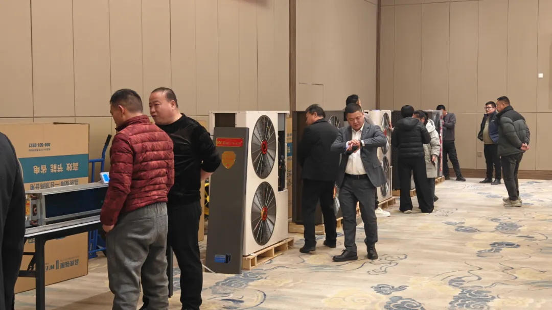 華天成(cheng)邯鄲運營(ying)中(zhong)心年(nian)會：辭舊迎新(xin)，共繪 2025 新(xin)藍圖！